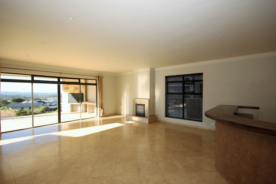 4 Bedroom Property for Sale in Stonehurst Mountain Estate Western Cape